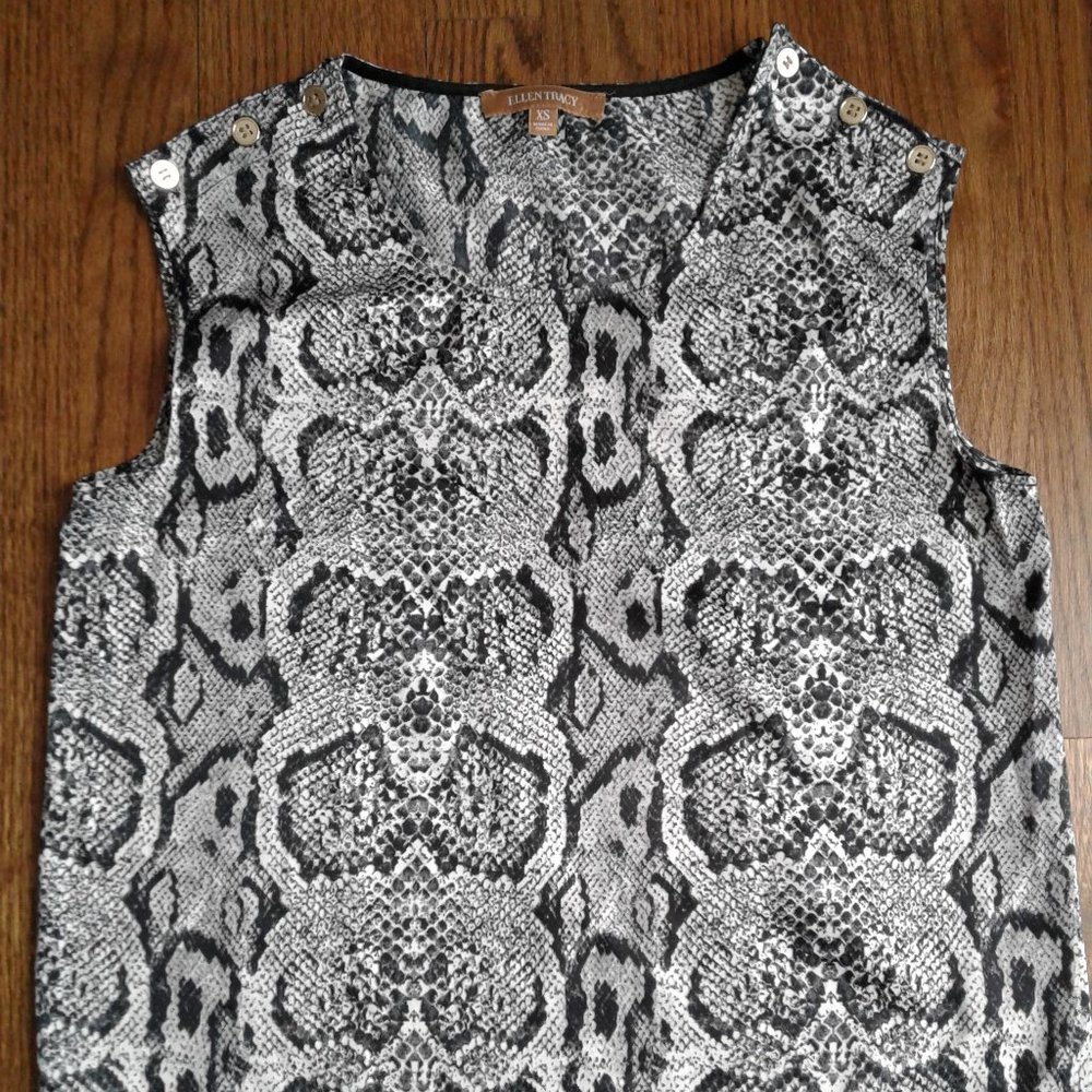 Ellen Tracy snake print top size XS